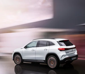 Les véhicules hybrides et électriques ont le vent en poupe chez Mercedes-Benz